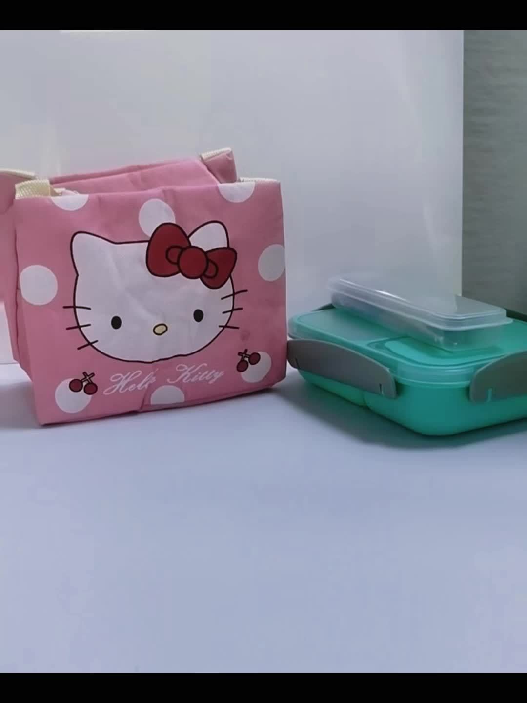 A Lightweight And Easy Outdoor Picnic Lunch Bag Featuring Sanrio Characters, Including a Thermal Hello Kitty Lunchbox. (Non-Food Contact)